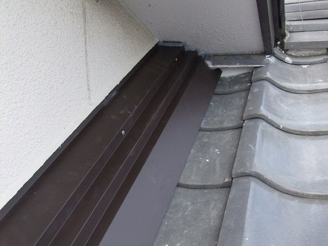 雨押え板金を設置して完了